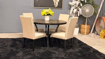 Very Pretty Rustic Dining Room Table Set With Four Chairs - Delivery Available