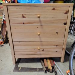 Light Wood 3 drawer Dresser