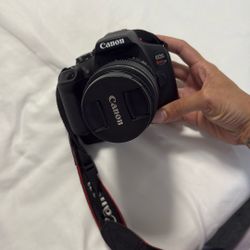 CANON EOS rebel T7