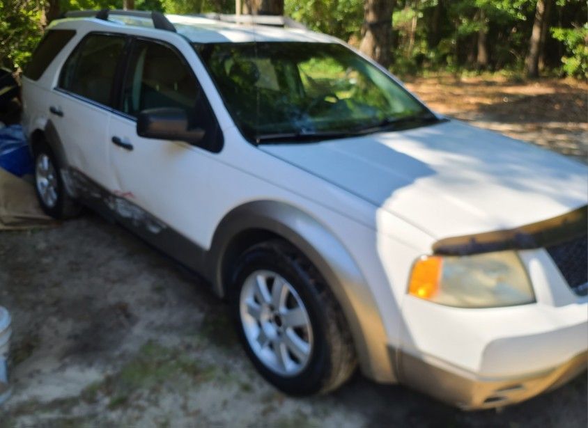 2005 Ford Fesstyle SUV - Runs But NEEDS Work - CHEAP!