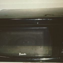 Microwave 0.7 Cu ft