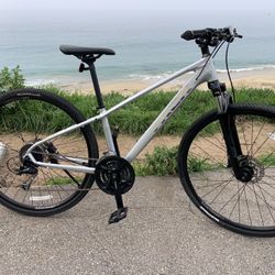 Trek Dual Sport 3.  24 Speed Small Size Lightweight Aluminum Frame With Hydraulic Disc Brakes 