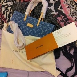 Louis Vuitton Purse 