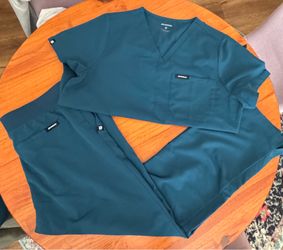 Large Jaanuu Scrub Set