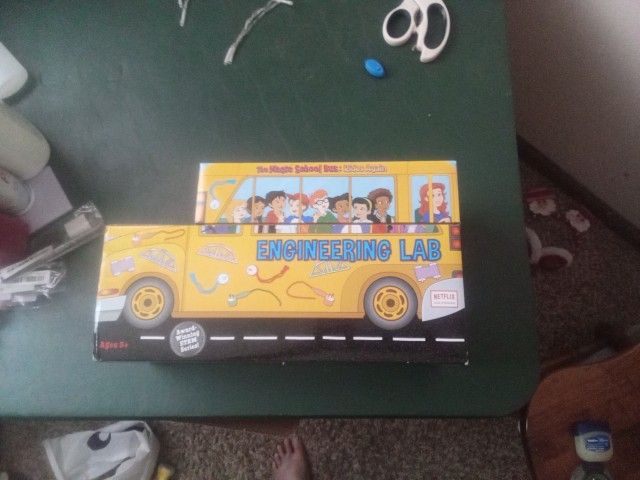 The Magic School Bus:Rides Again. Engineering Lab