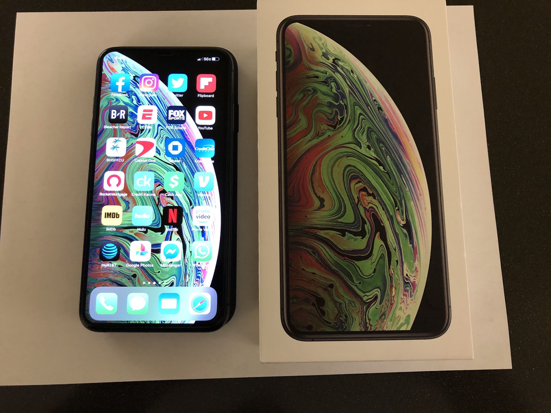 UNLOCKED iPhone XS Max 64GB Space Grey FOR SALE