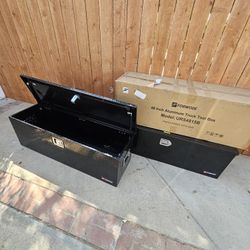 TOOL BOX UNDER TRUCK EACH FOR SALE 48" LONG COLOR BLACK ALUMINIUM DIAMOND INCLUDES 2SET KEY BRAND NEW FOR ANY QUESTION TEXT ME PLEASE 