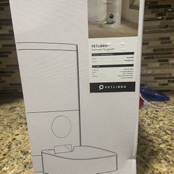 Brand New Pet Feeder