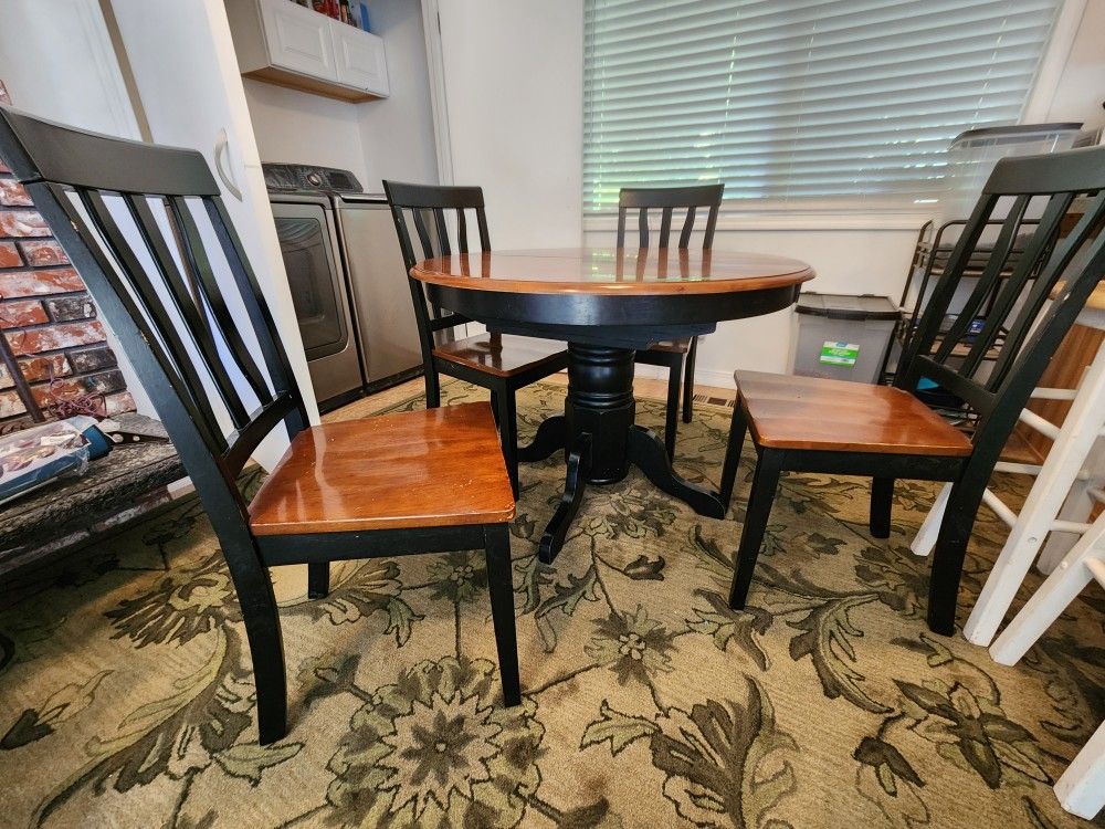 Darling 42" round kitchen Table with 4 chairs. No leaf.