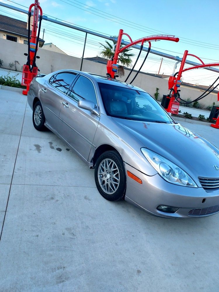 2004 Lexus LS