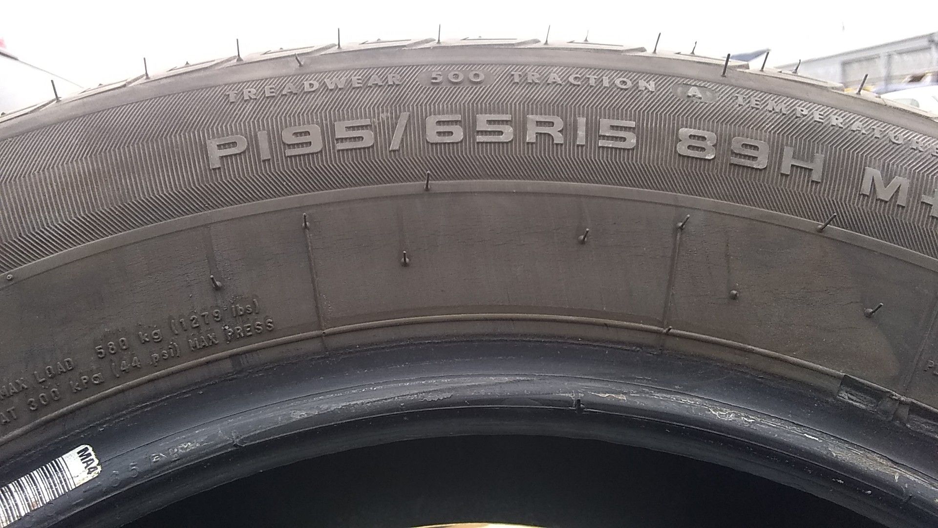 195x65xR15 Firestone tire