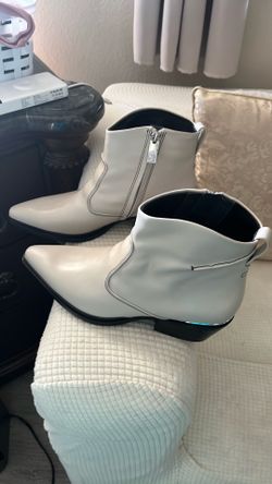 SARTO creme Boots Size 8