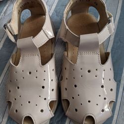 Italian lil girl sandals,Converse and natives size 11 $15 each