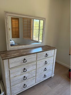 Vanity/Dresser