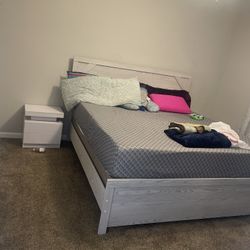 Kyng Size Bed Frame And 2 Nightstands 