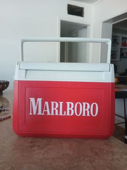 Vintage Retro 1995 Coleman Marlboro Cooler Model 5210