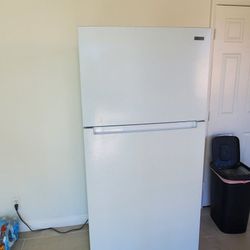 18 cu.ft Top Freezer Fridge - Vissani - Practically  New 