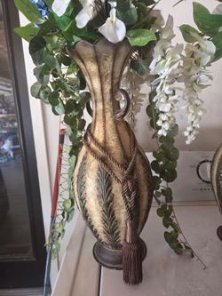 Metal vases set of 2