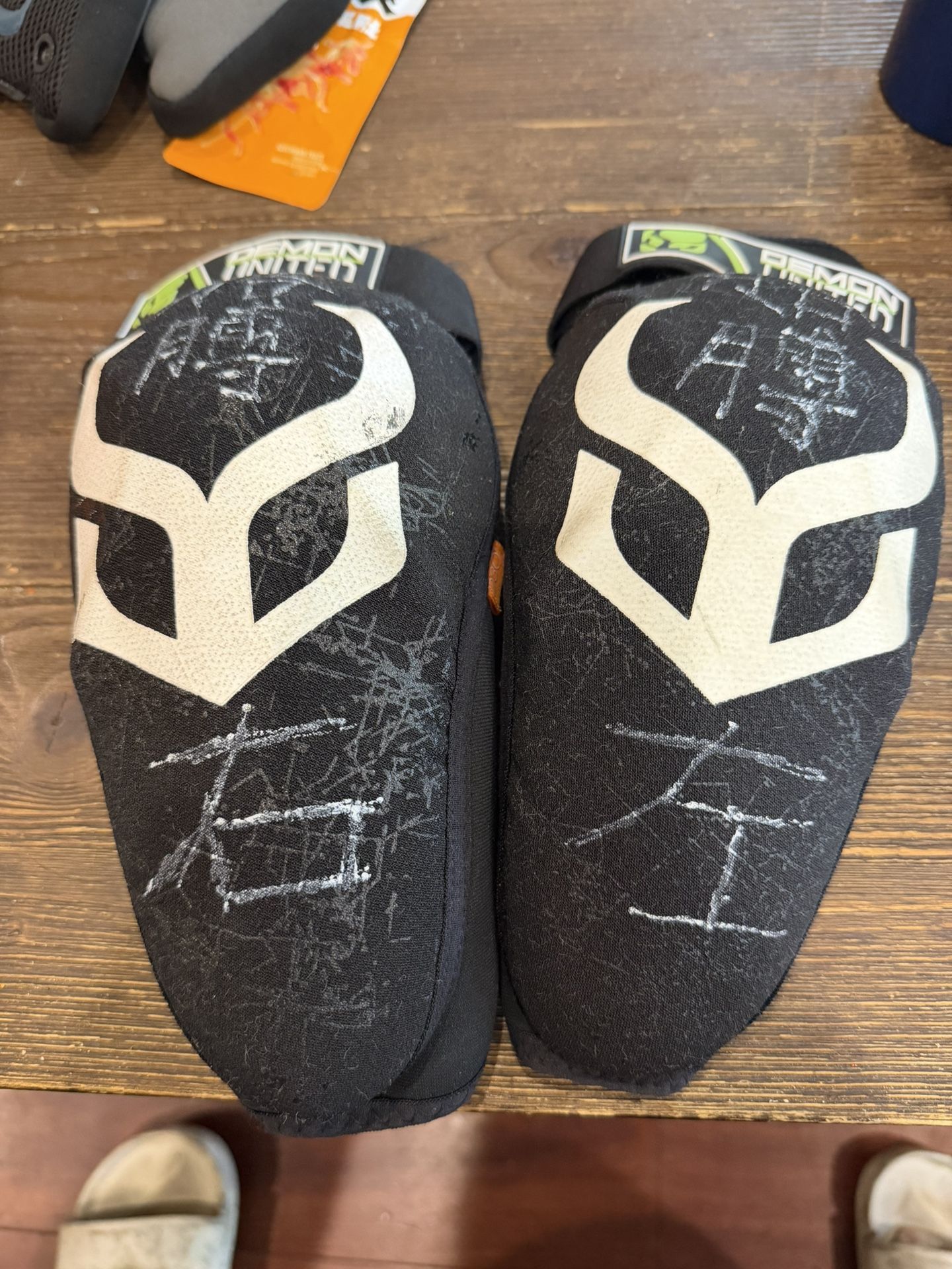 Selling at a low price: SKI, SNOW Elbow, Knee Pads, Demon Hyper X D3O Elbow – the best elbow pads. Used only a few times. The left and right markings