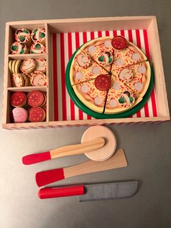 Melissa and Doug pizza party place set