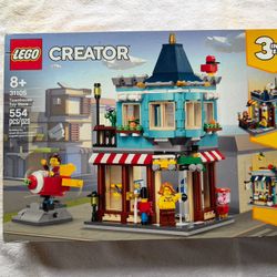 LEGO Creator Townhouse Toy Store 31105 554pcs 3-in-1 Complete Building Set