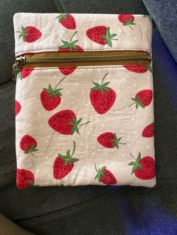 Zippered kindle sleeve
