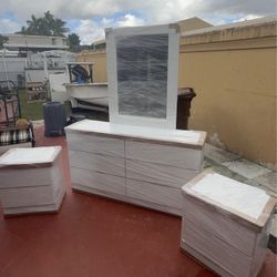 Dresser Whit Mirror And 2 Nightstands - Cómoda Con Espejo Y 2 Mesitas De Noche 