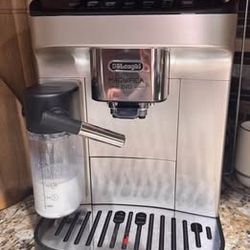 De'Longhi Magnifica Evo Automatic Espeesso And Coffee Machine