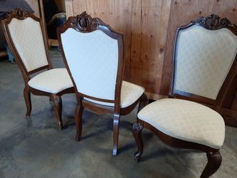 Set of 8 dining chairs