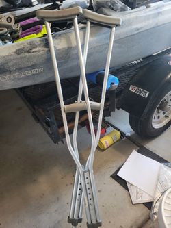 Adult crutches