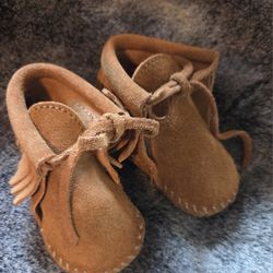 Minnetonka Fringe Booties for Toddlers  style 1482 (size 1)