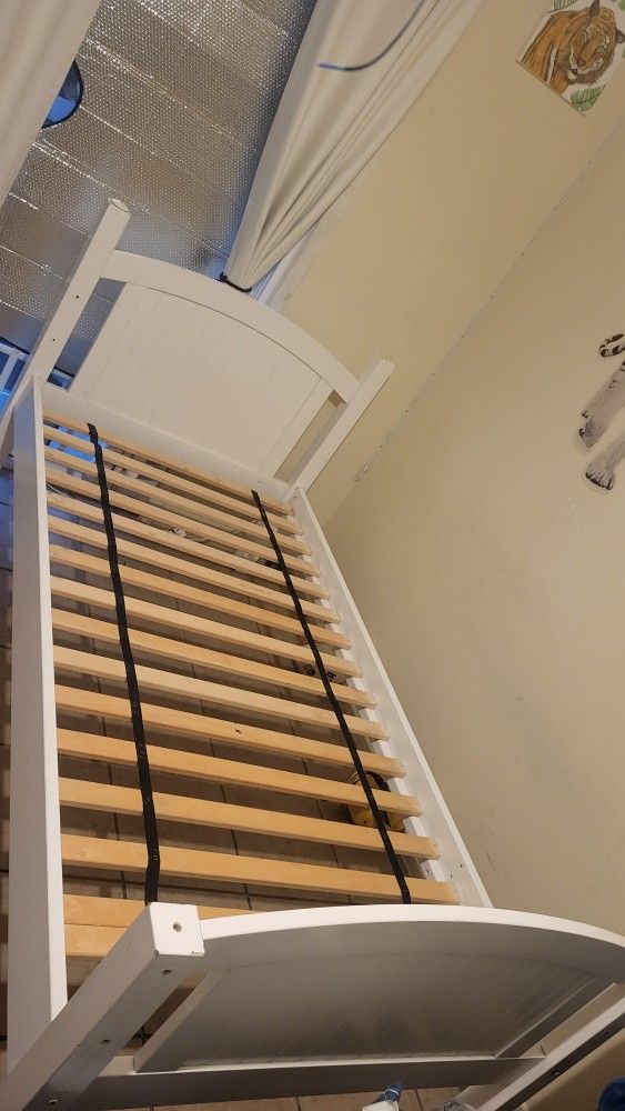 Bed Twin Whit Mattress