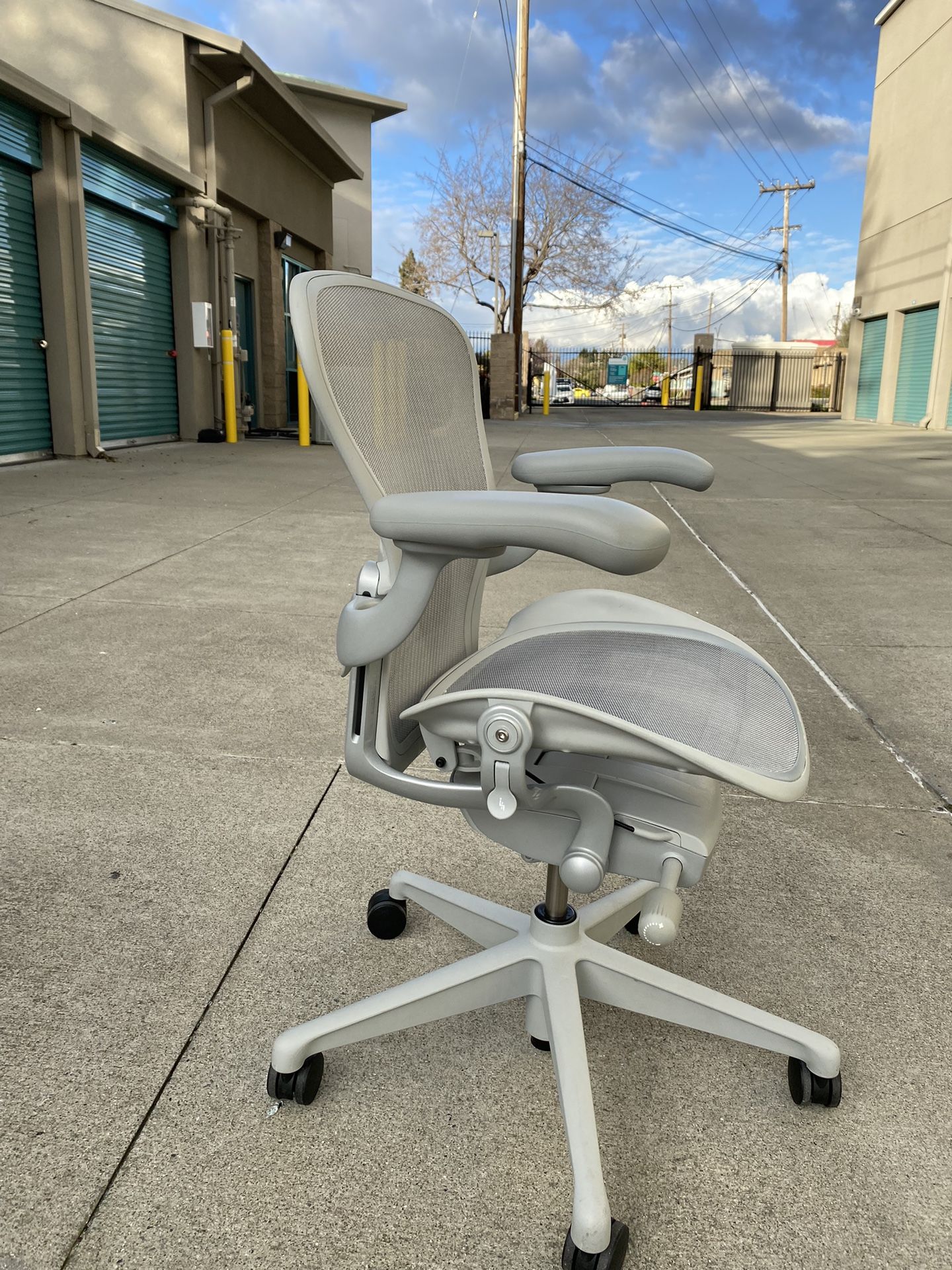 Remastered Aeron Chairs Size B Lumbar Support
