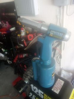 Central Pneumatic Air Hydraulic Riveter