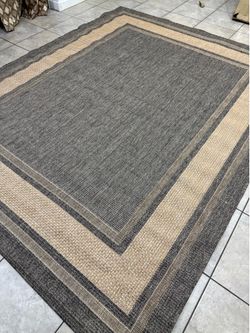 Premium outdoor area rug - new - 8x10 feet - D81