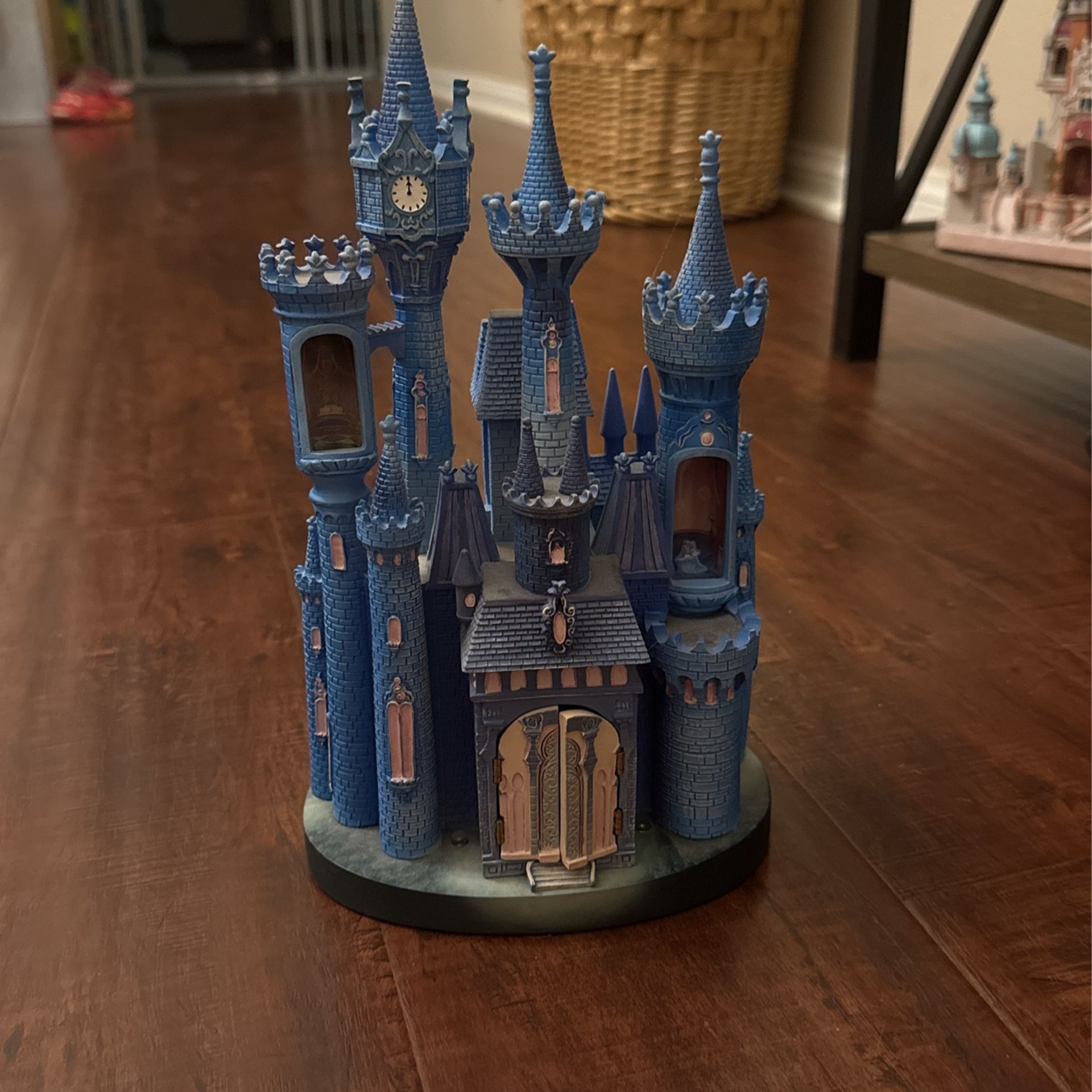 Cinderella Castle Light-Up Figurine – Disney Castle Collection – Limited Release