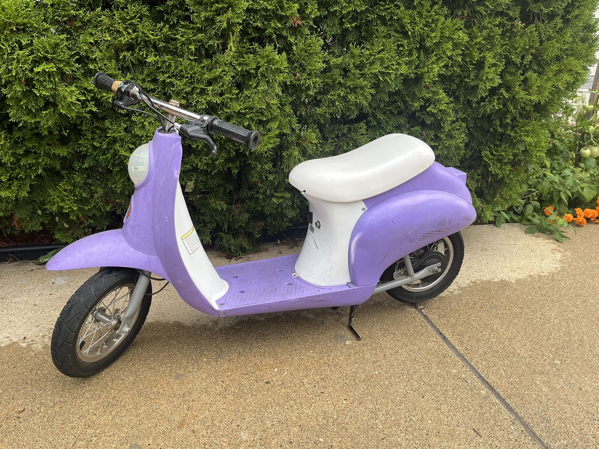 Razor kids scooter moped