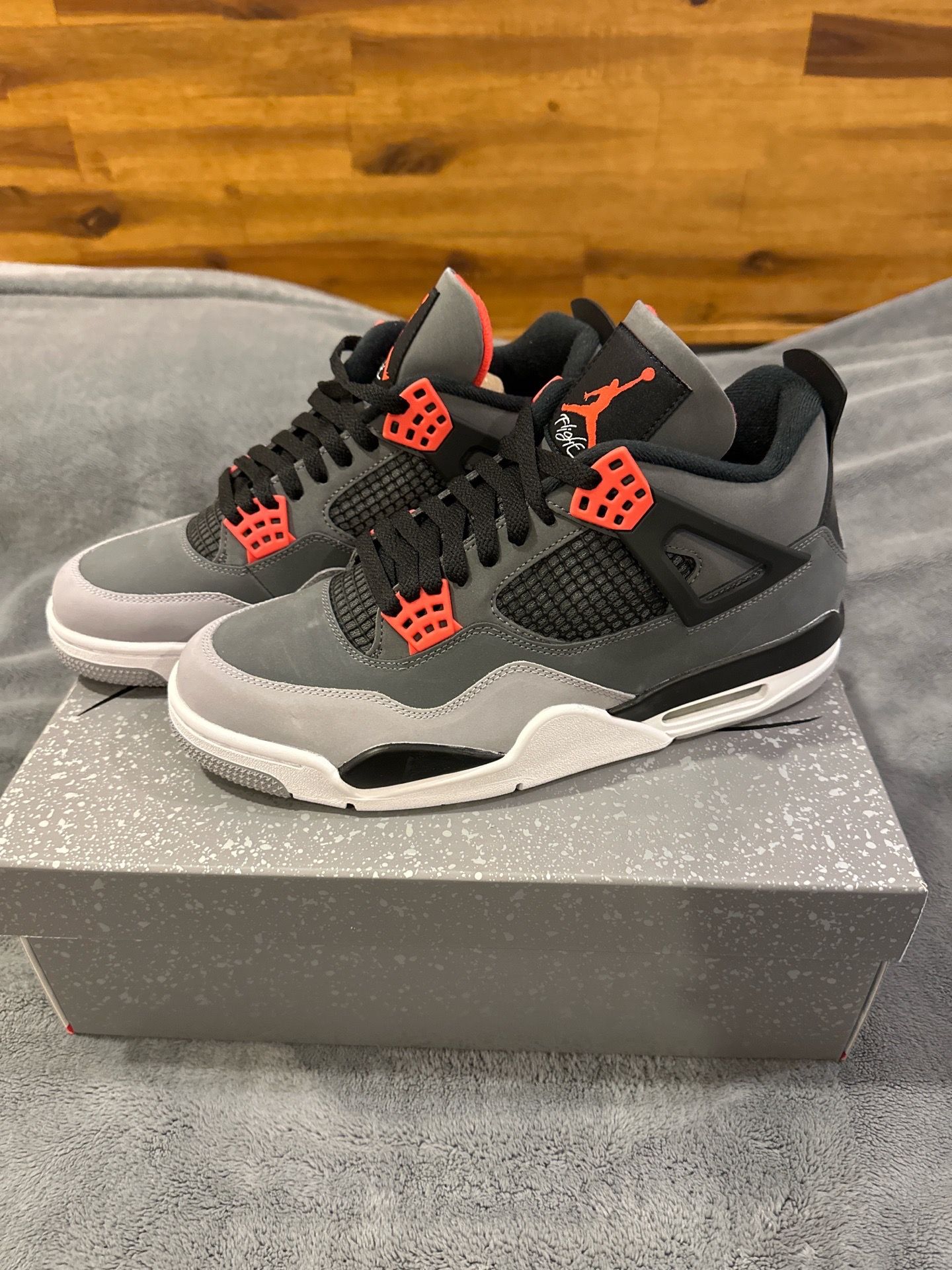 Air Jordan 4 Retro Men's Size 10 Sneakers