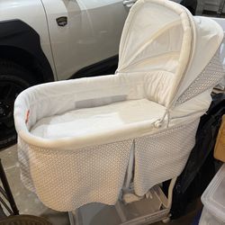Serta Bassinet like new