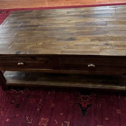 Coffee table 6 months old like new