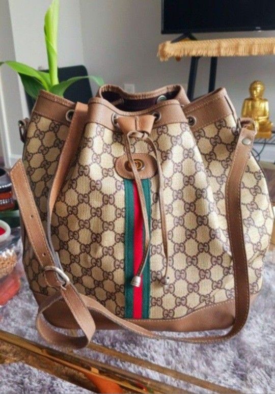 Authentic VTG. Gucci Drawstring Bag Large