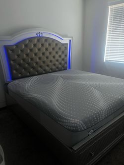 Bedroom set for sell including mattress