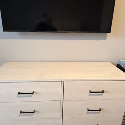 Modern Dresser & Nightstand Set – Wayfair (Novogratz “Kelly”)