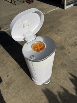 Diapers Trash Can