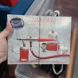 Paasche Airbrush Set #7137
 Double Action-Internal Mix
Used in good condition 