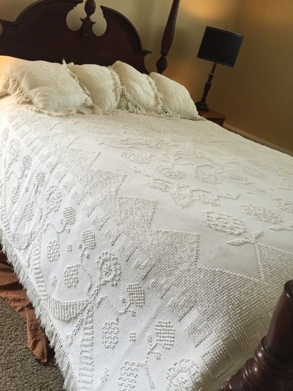 Classic chenille bedspread in George Washington pattern