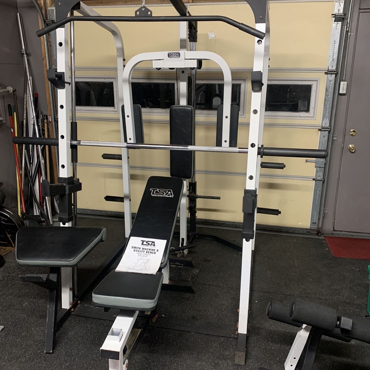 TSA 2000 Smith Machine With Utility Weight Bench for Sale in Joliet IL OfferUp