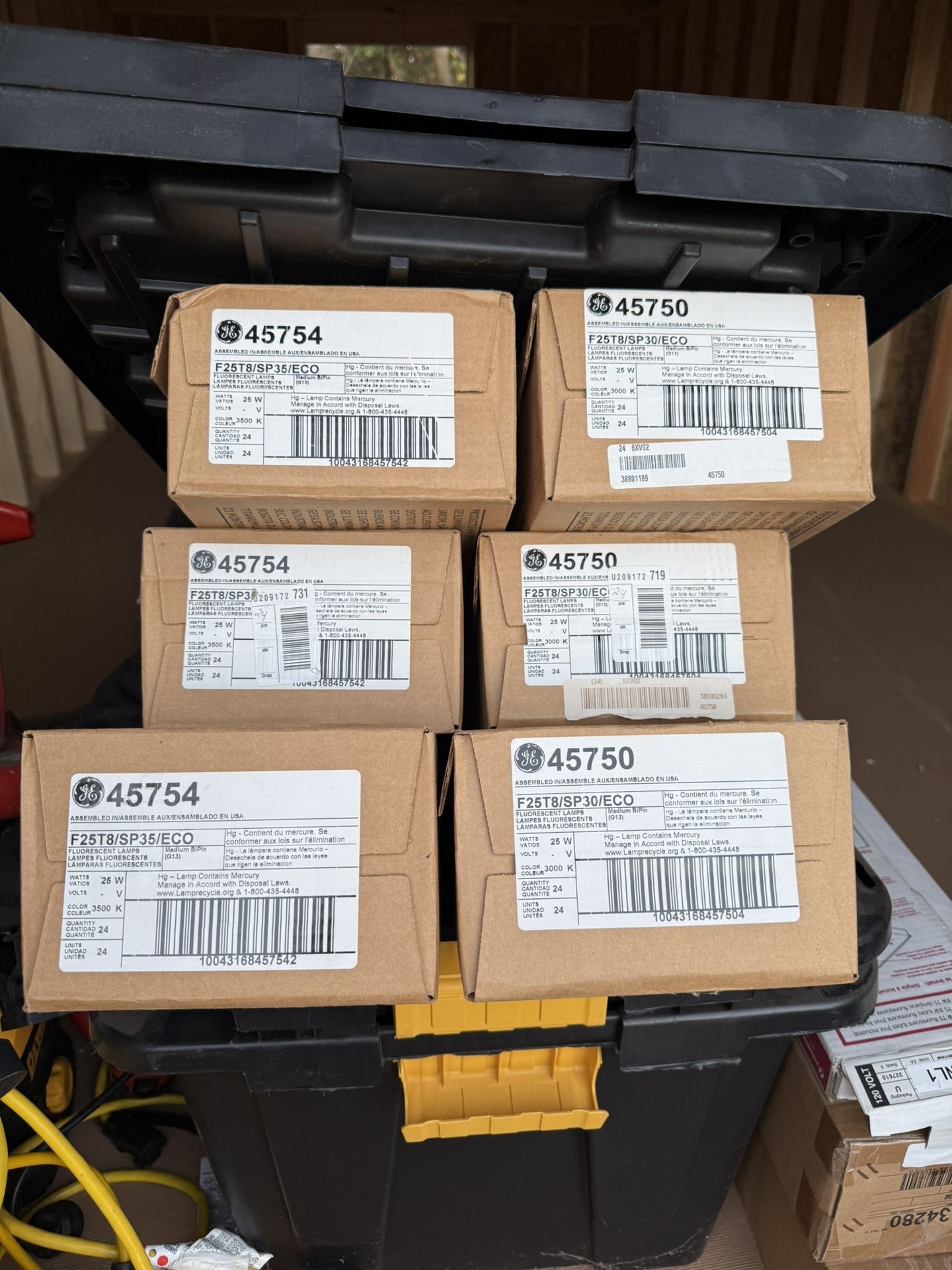 Fluorescent And Led T8 Light Bulbs