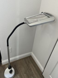 Full-Page Floor Magnifying Lamp - Silver