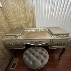 Drawer Vanity W/ Stool